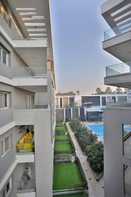 Parkside Boutique 3 Bbr Serviced Apartment - Ocean Blue - Near Airport El El Cairo Exterior foto